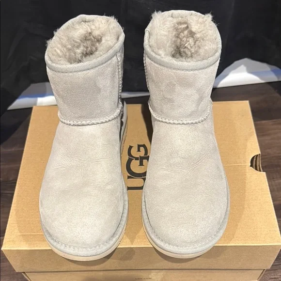 UGG Classic Mini II - Light Gray - Picture 2 of 7